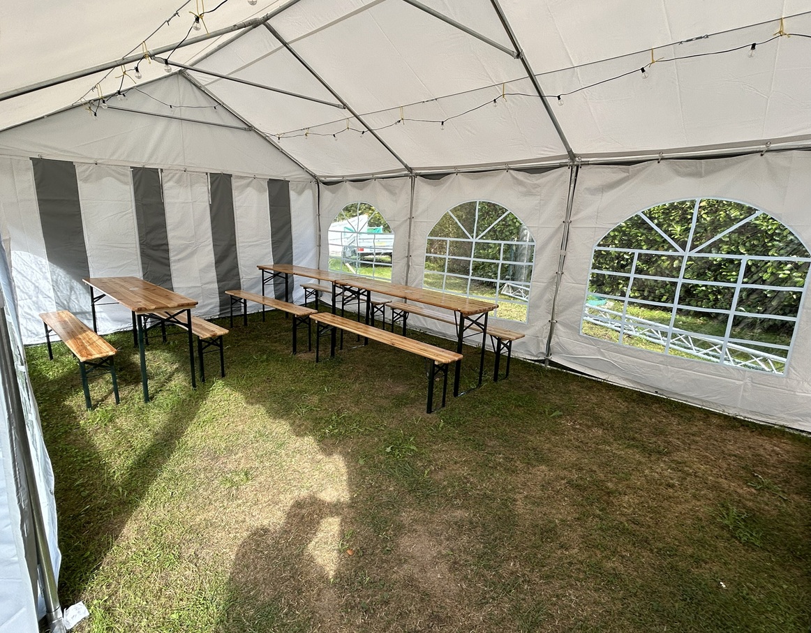 Partyzelt 4x6  Wasserdicht stabil mieten