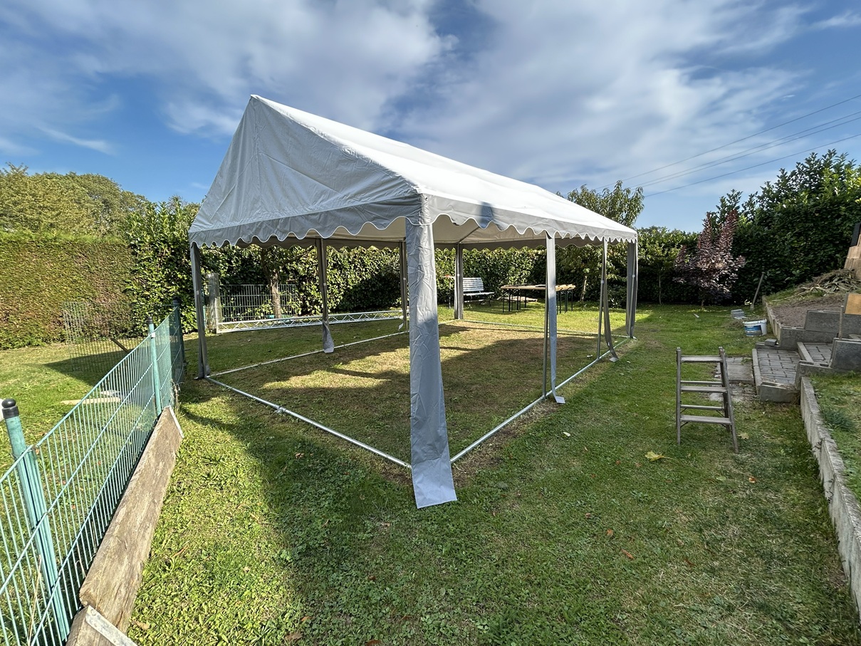 Partyzelt 4x6  Wasserdicht stabil mieten